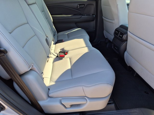 Certified 2025 Honda Passport EX-L image 19