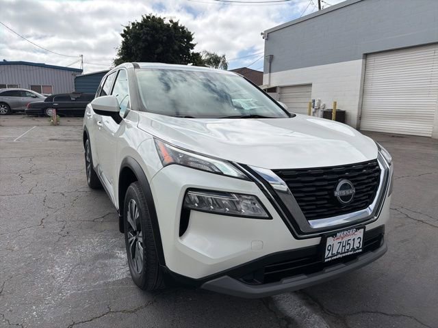 Used 2023 Nissan Rogue SV image 3