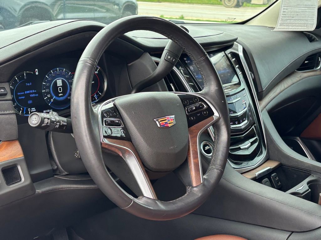 Used 2020 Cadillac Escalade Luxury RWD image 9
