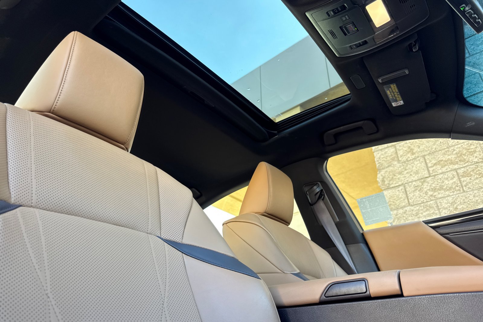 Used 2019 Lexus ES 300h w/ Accessory Package 2 FWD image 19