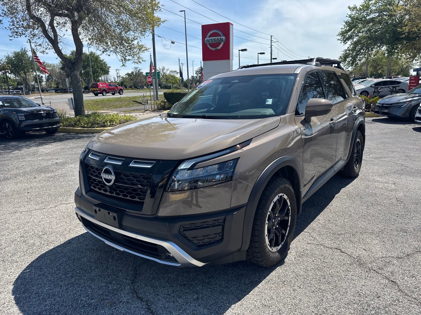 Used 2025 Nissan Pathfinder Rock Creek image 2