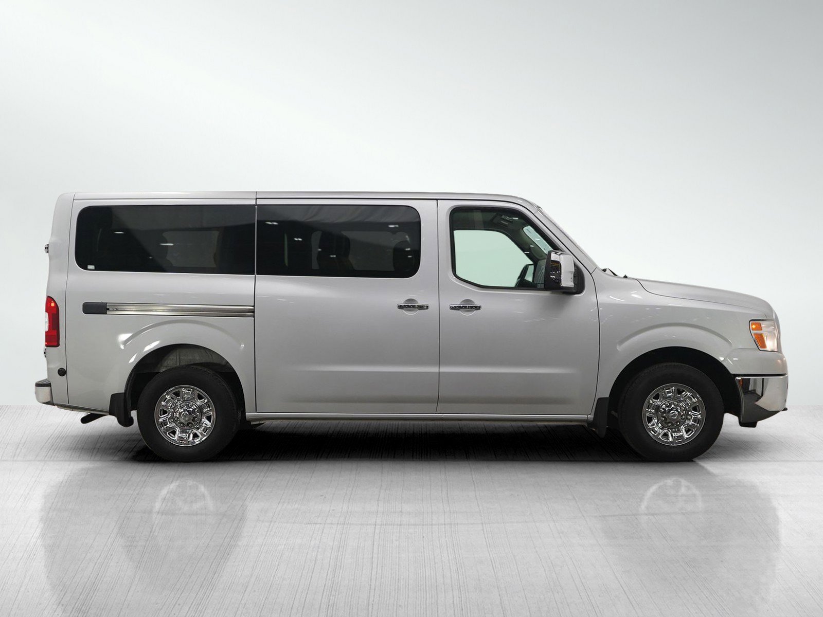 Used 2018 Nissan NV 3500 SL image 6