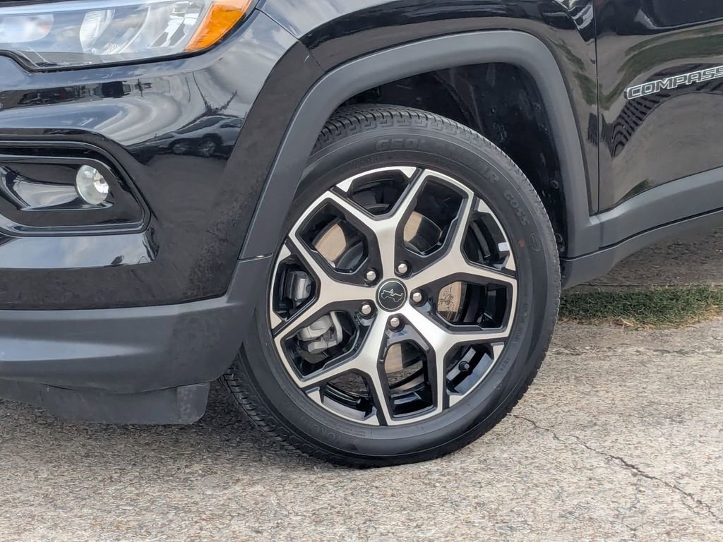 Used 2025 Jeep Compass Limited image 30