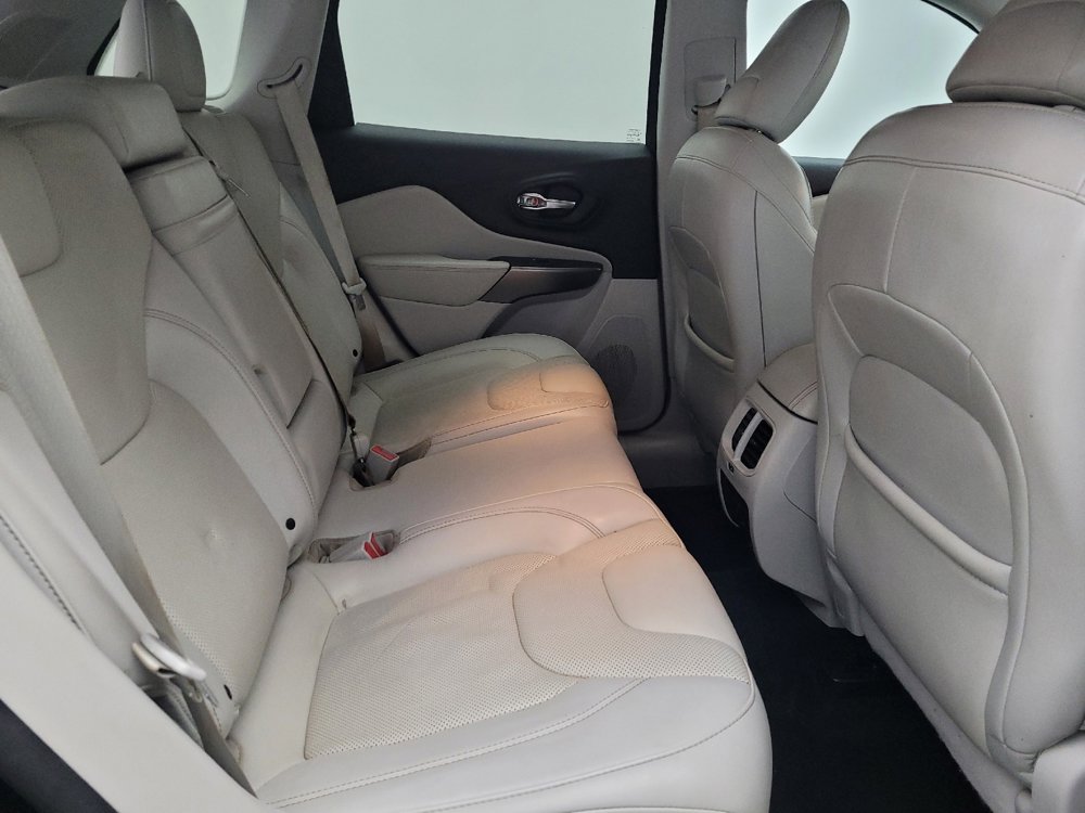 Used 2019 Jeep Cherokee Limited image 19