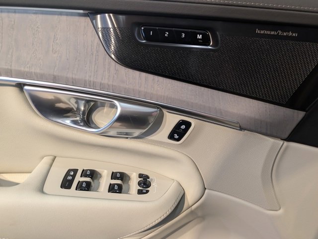 New 2026 Volvo XC90 B6 Ultra image 9