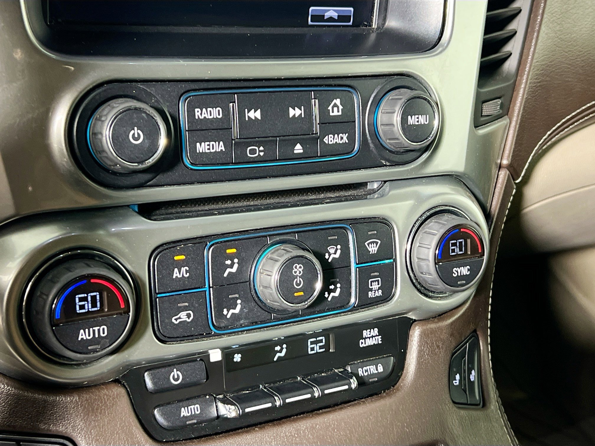 Used 2016 Chevrolet Tahoe LT w/ Luxury Package RWD image 27