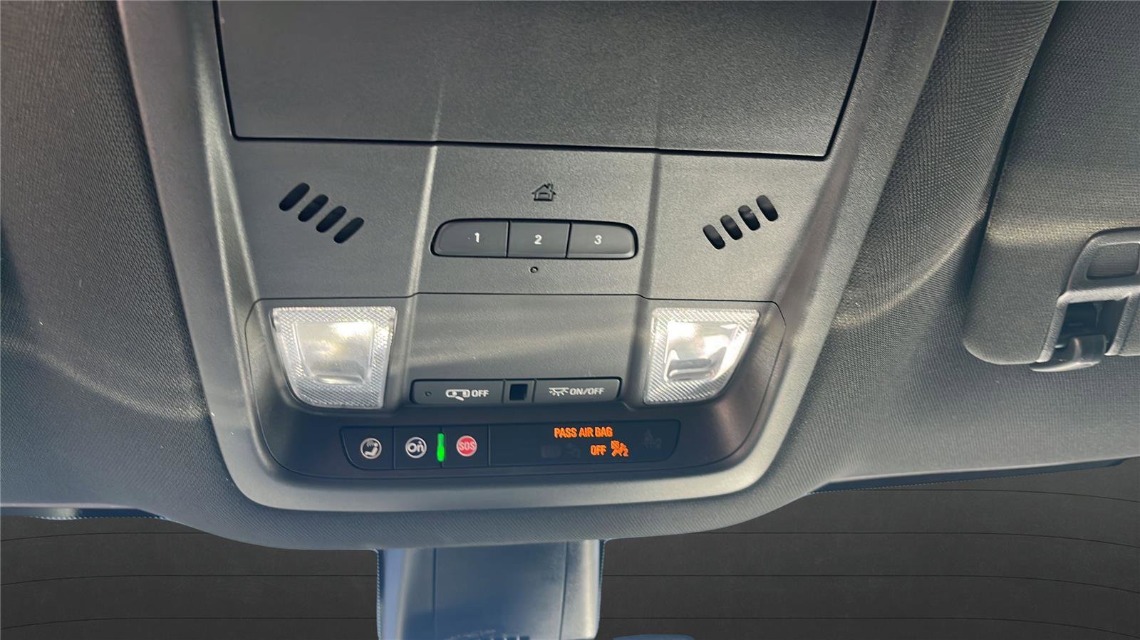 Used 2023 Buick Enclave Essence w/ Sport Touring Edition image 4