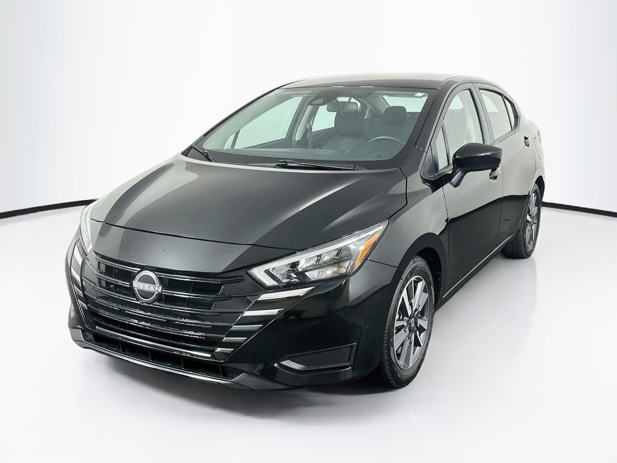 Used 2025 Nissan Versa SV FWD image 3