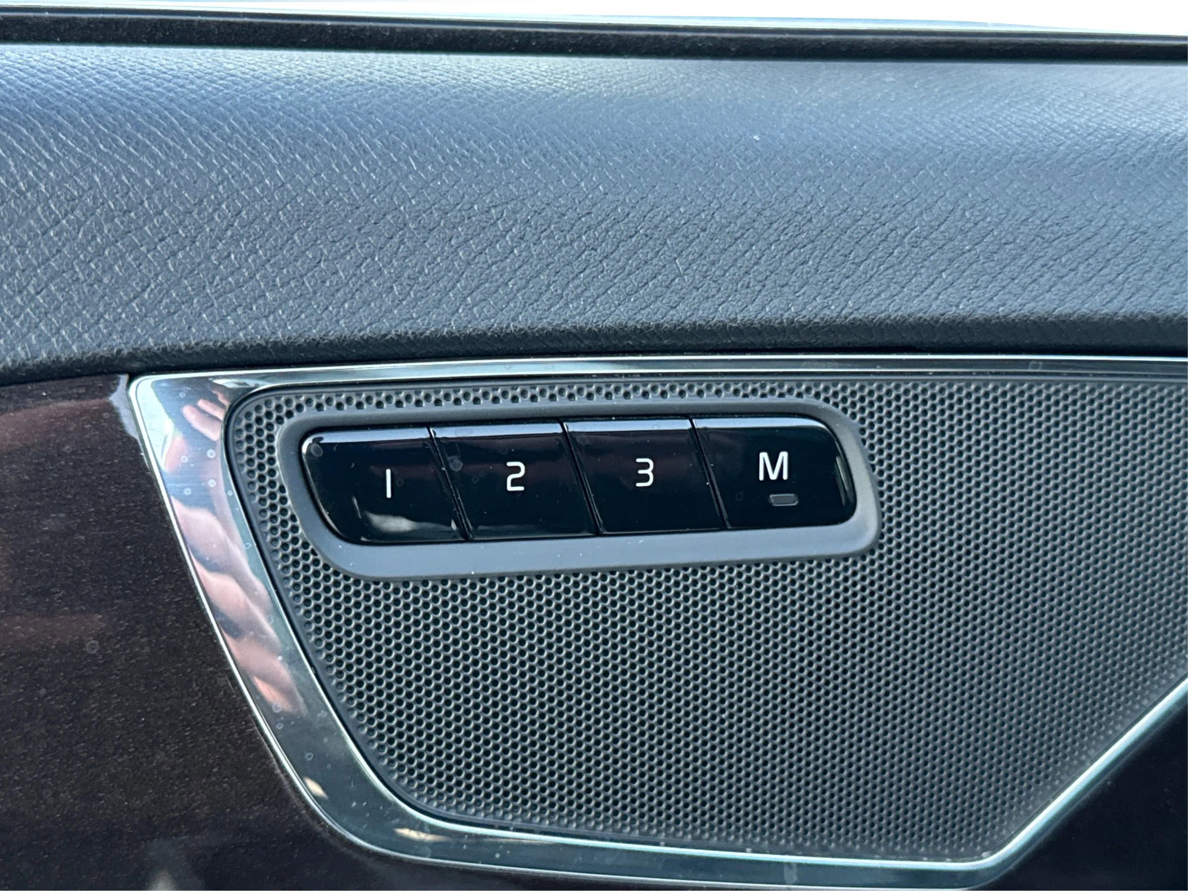 Used 2018 Volvo XC90 T5 Momentum w/ Convenience Package image 26