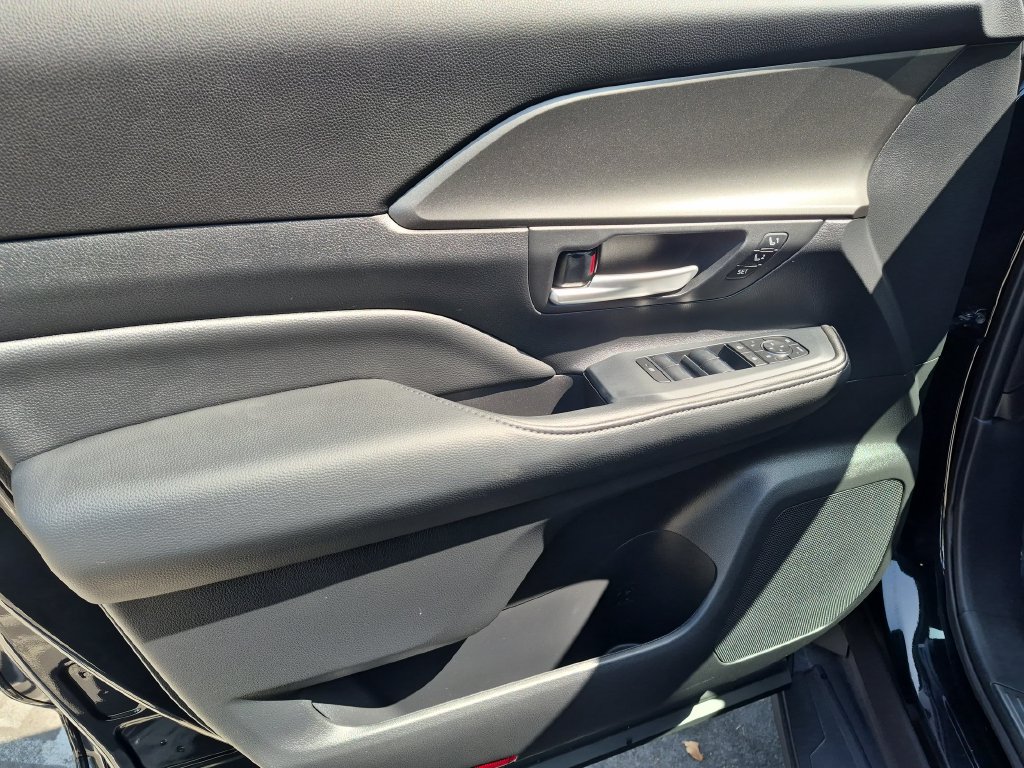 Used 2025 Toyota Grand Highlander AWD Hybrid image 14