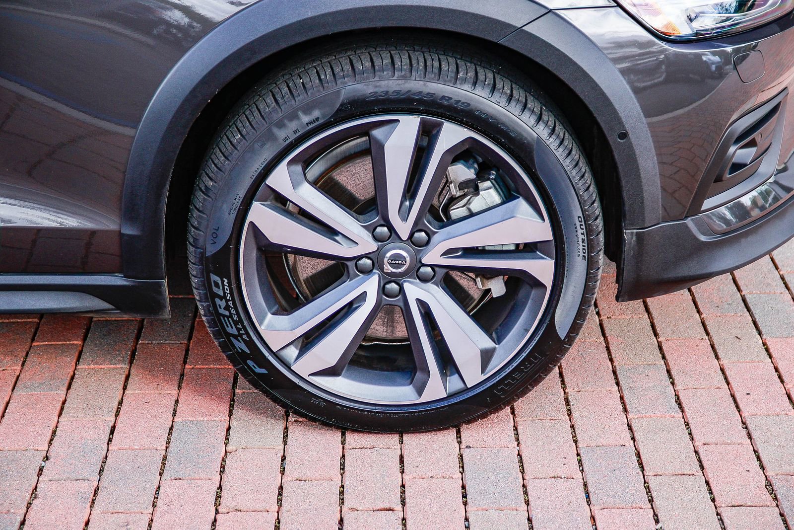 Used 2025 Volvo V60 B5 Cross Country Plus image 10