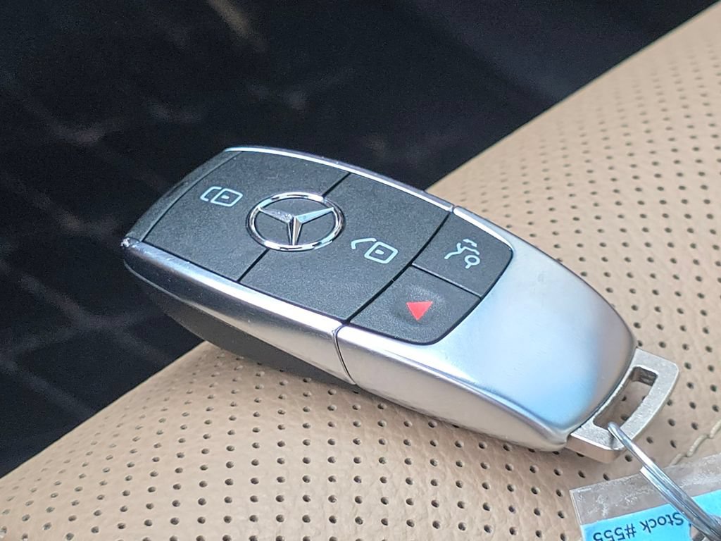 Used 2024 Mercedes-Benz GLS 580 4MATIC image 39