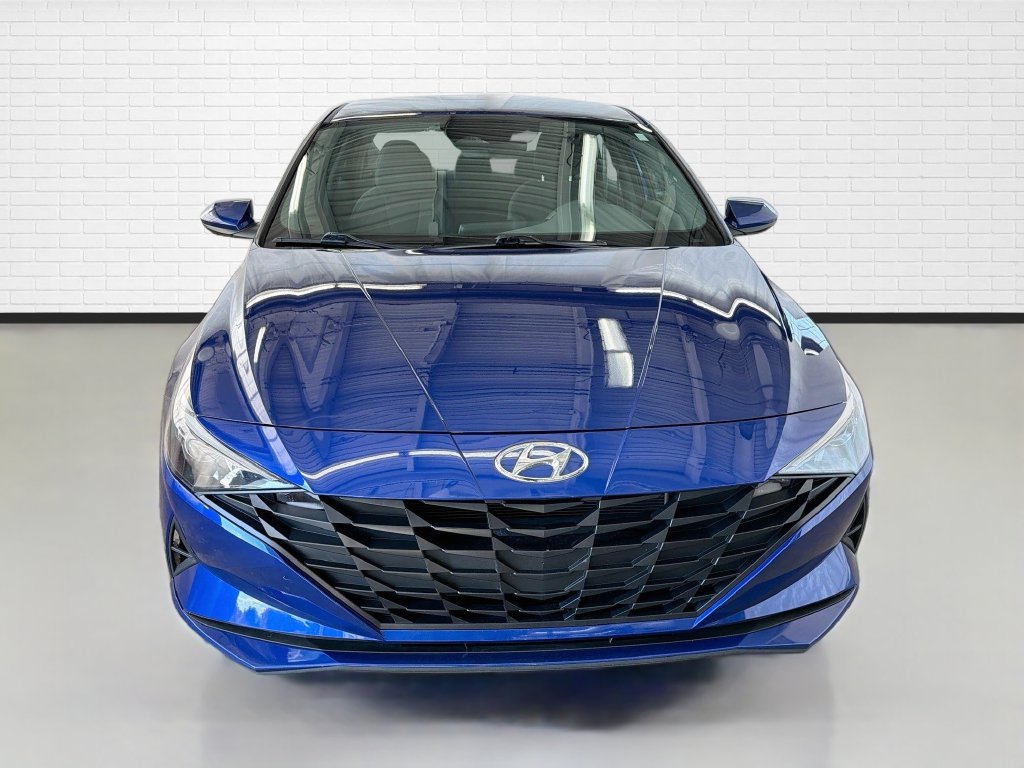 Used 2022 Hyundai Elantra SEL w/ Preferred Accessory Package FWD image 2