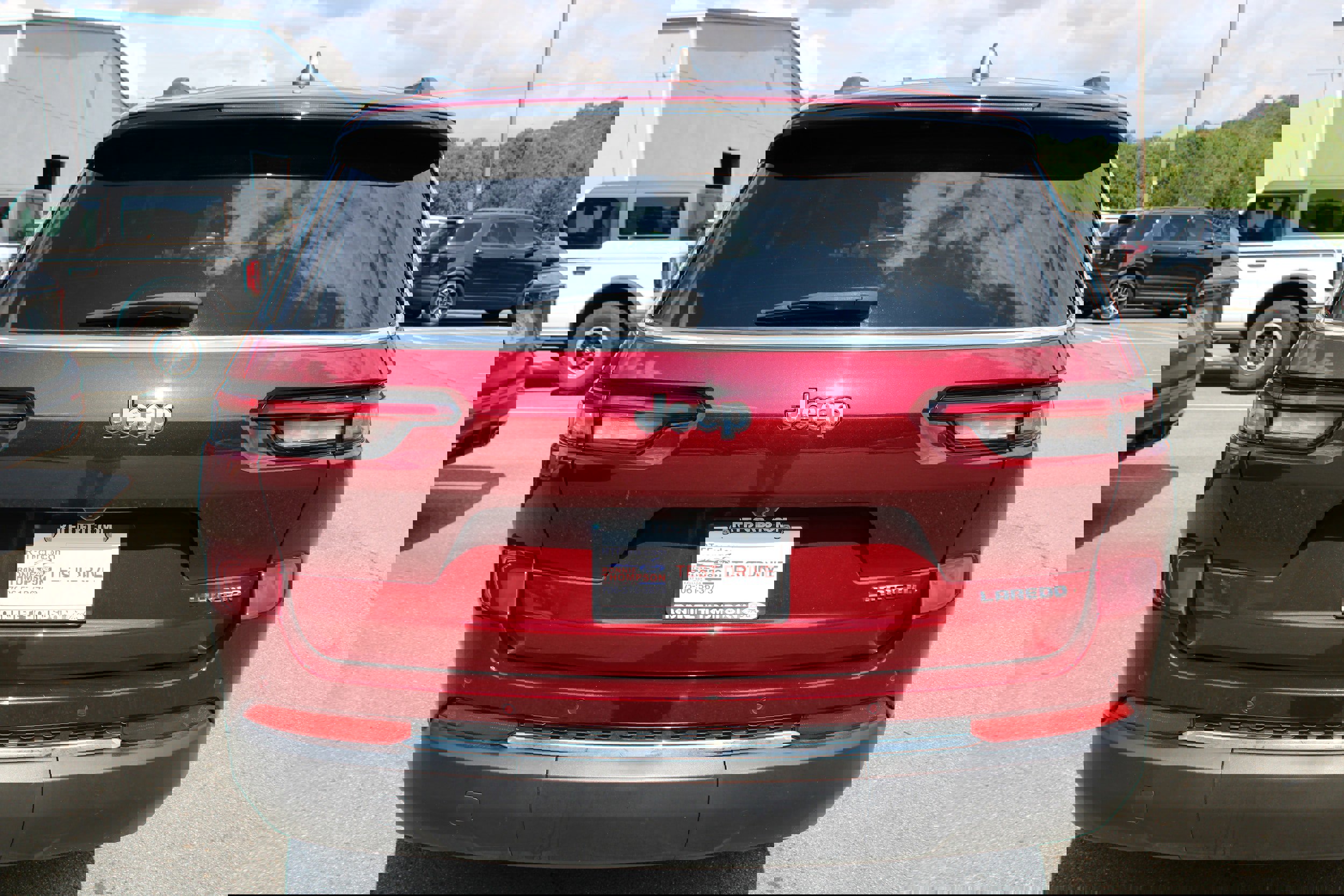 Used 2024 Jeep Grand Cherokee L Laredo image 4