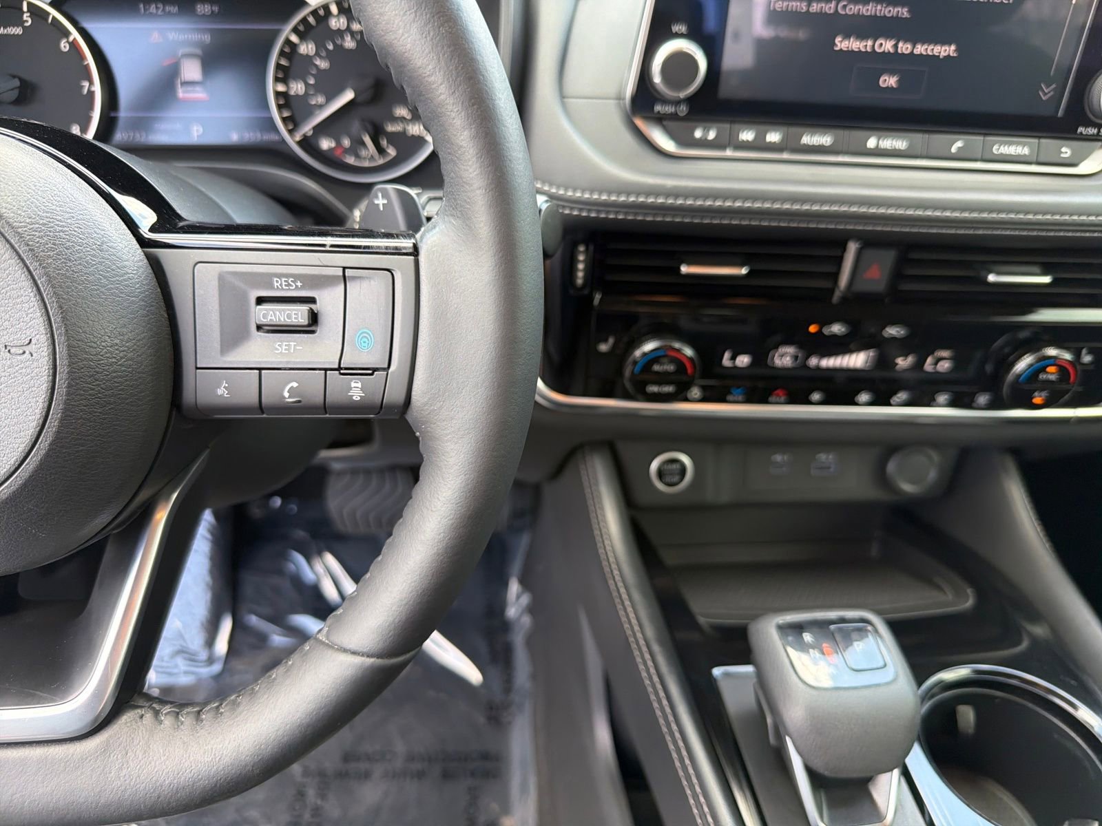 Used 2021 Nissan Rogue SL image 16