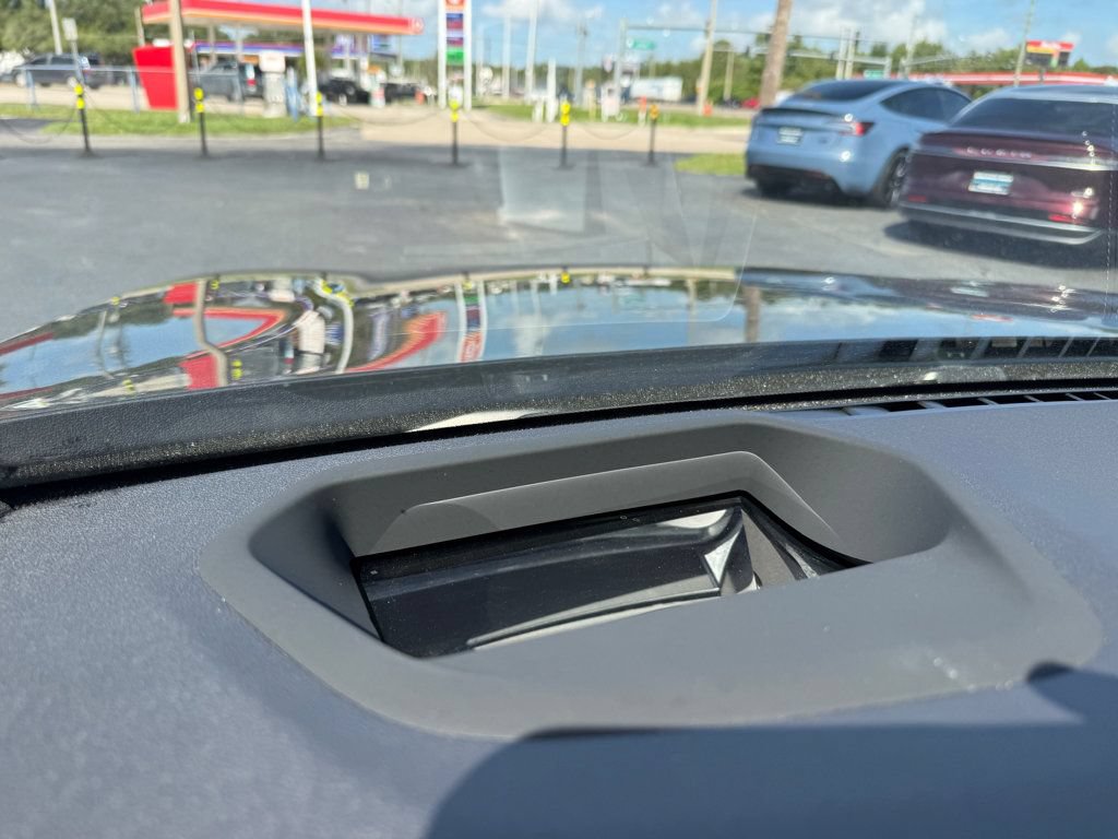 Used 2023 BMW M550i xDrive AWD/4WD image 12