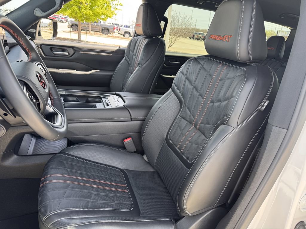 Used 2025 Nissan Armada PRO-4X image 24