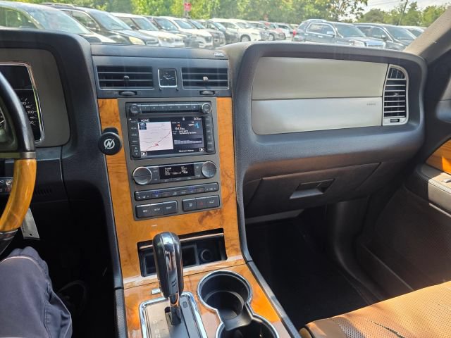 Used 2013 Lincoln Navigator L 2WD image 16