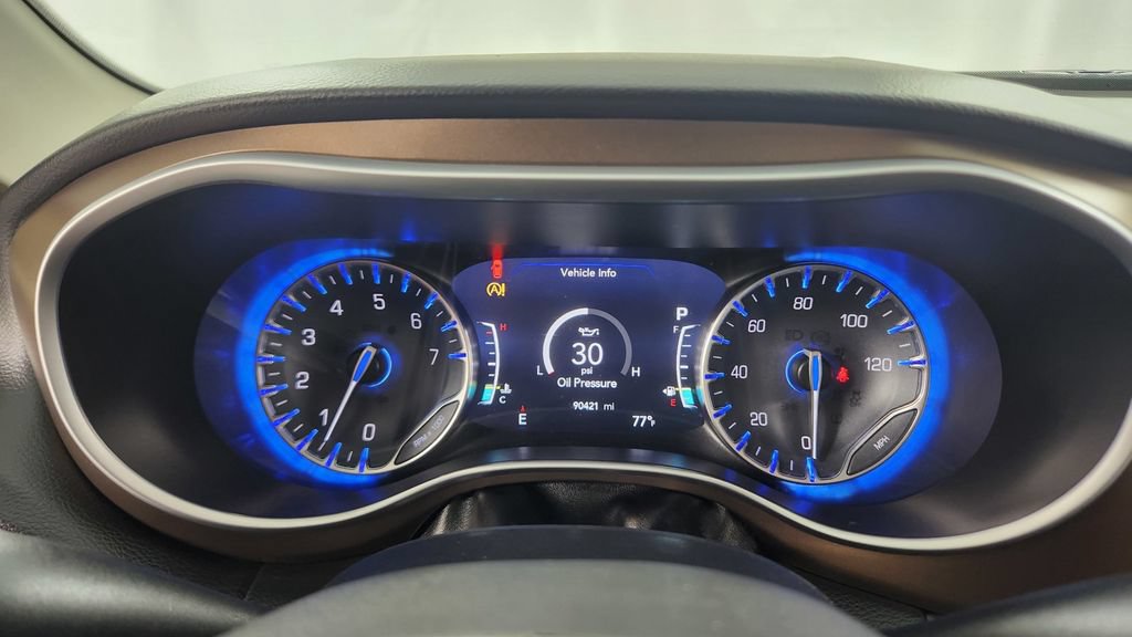 Used 2017 Chrysler Pacifica Touring-L Plus FWD image 26