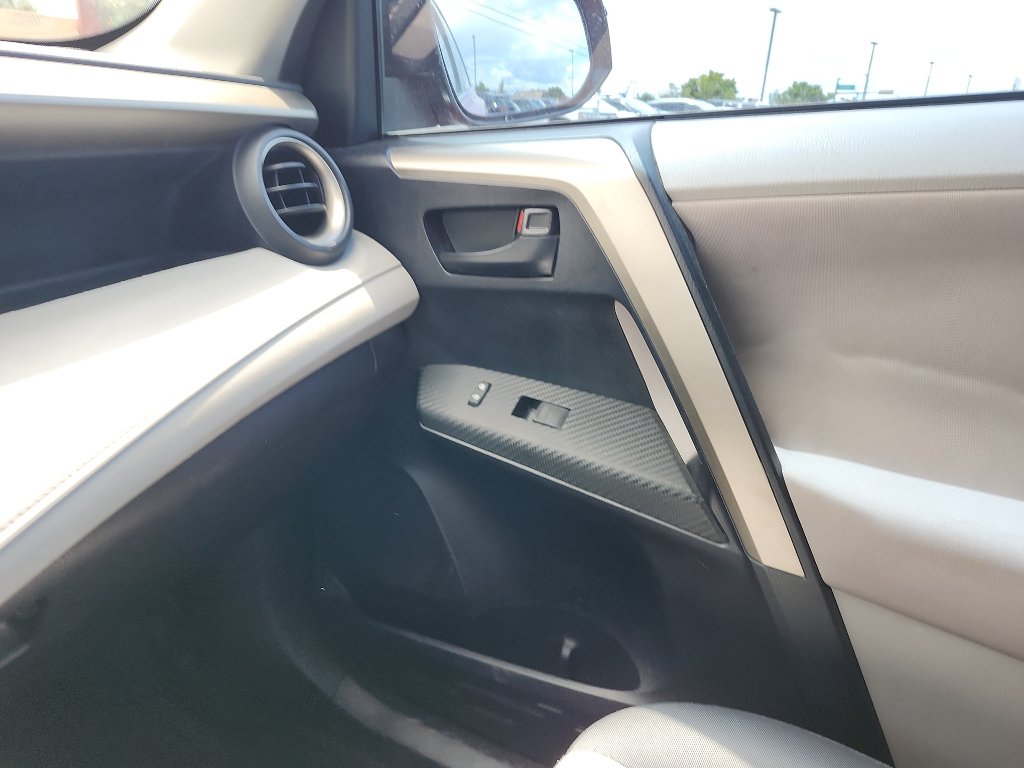 Used 2013 Toyota RAV4 LE FWD image 25