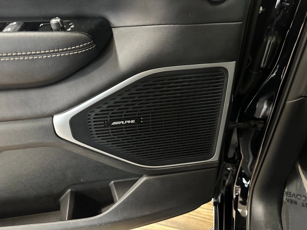 Certified 2024 Jeep Wagoneer L Series II w/ Flexible Seating Group image 12