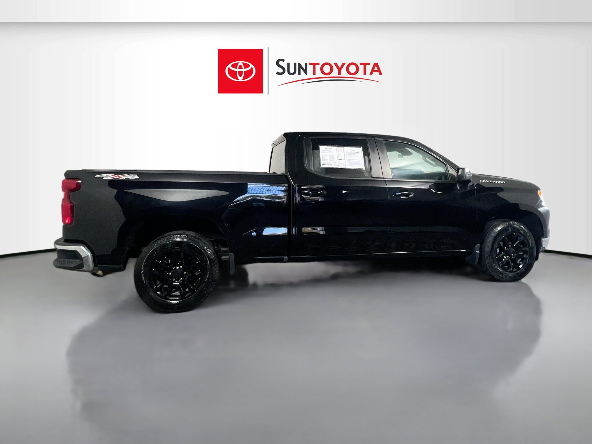 Used 2023 Chevrolet Silverado 1500 LT w/ Protection Package image 2