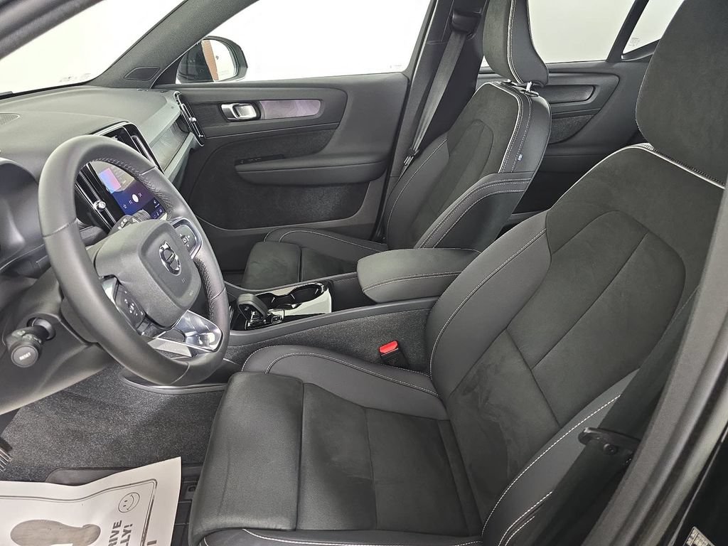 Used 2023 Volvo XC40 Recharge Plus w/ Protection Package Premier AWD/4WD image 11