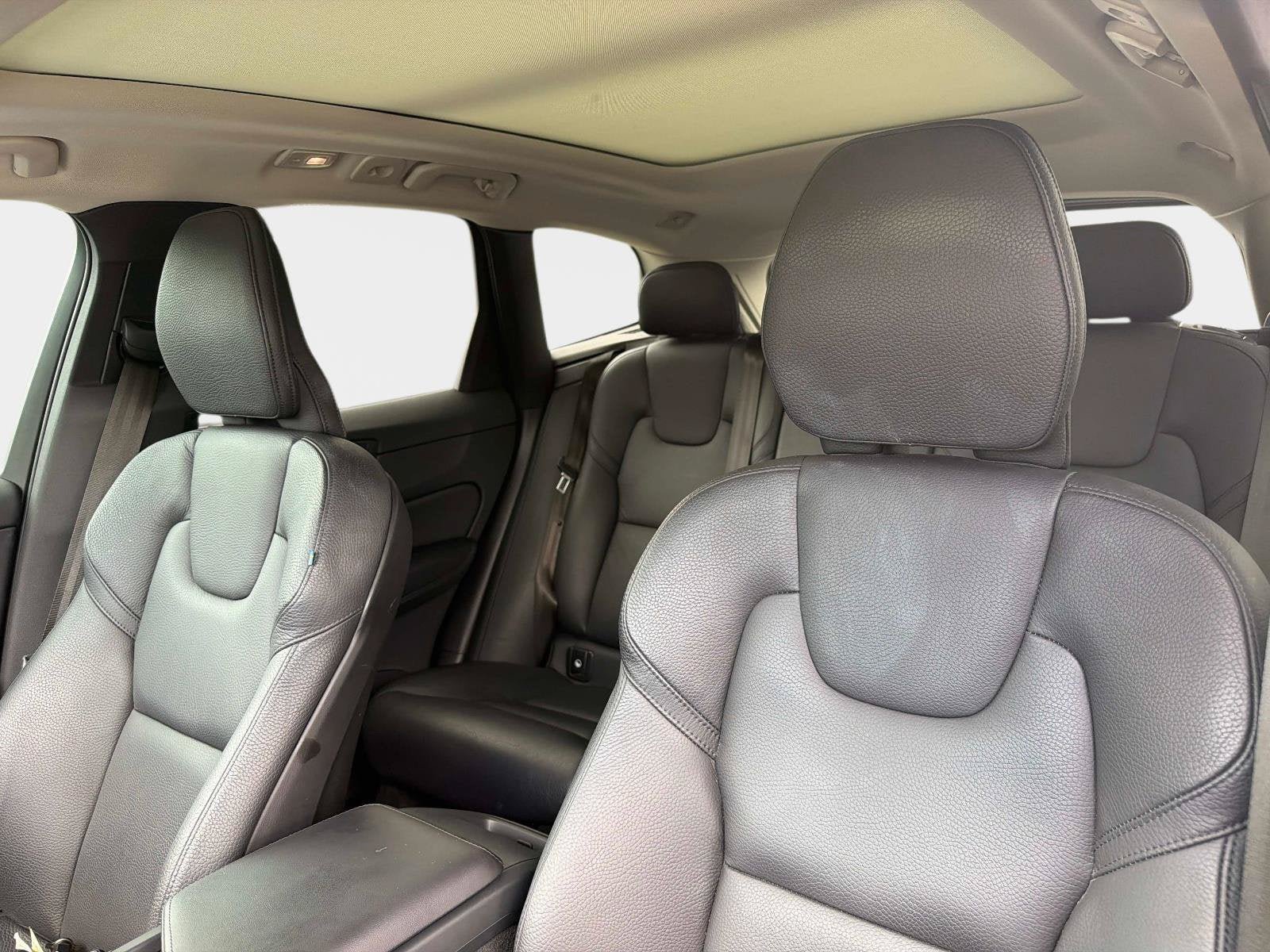 Certified 2024 Volvo XC60 B5 Plus w/ Protection Package Premier AWD/4WD image 19