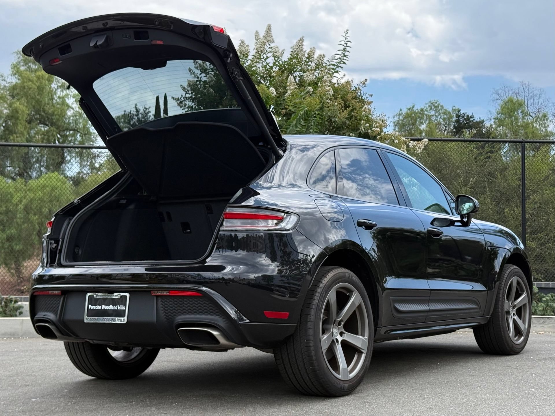 New 2025 Porsche Macan AWD/4WD image 32