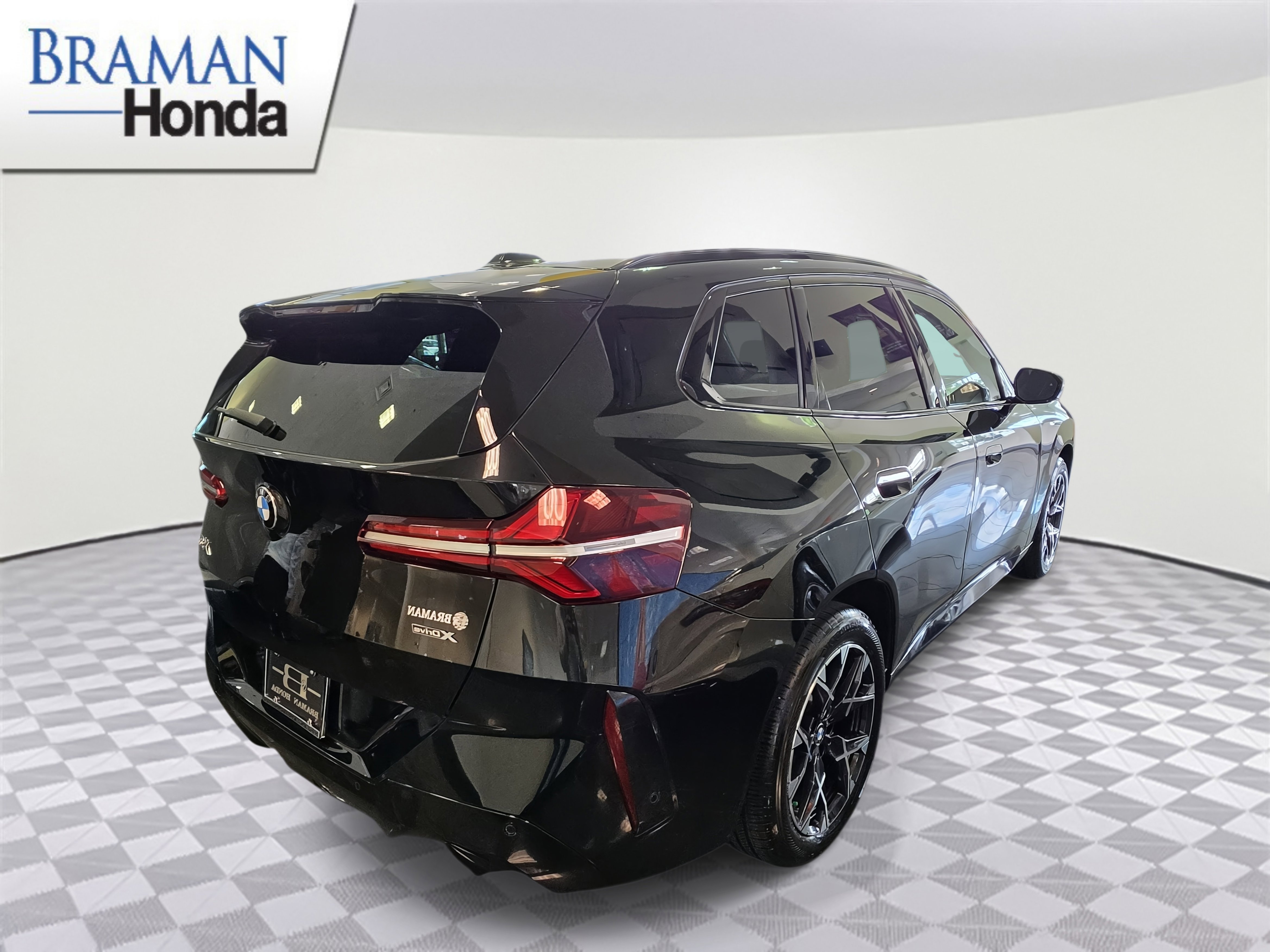 Used 2025 BMW X3 xDrive30i image 4