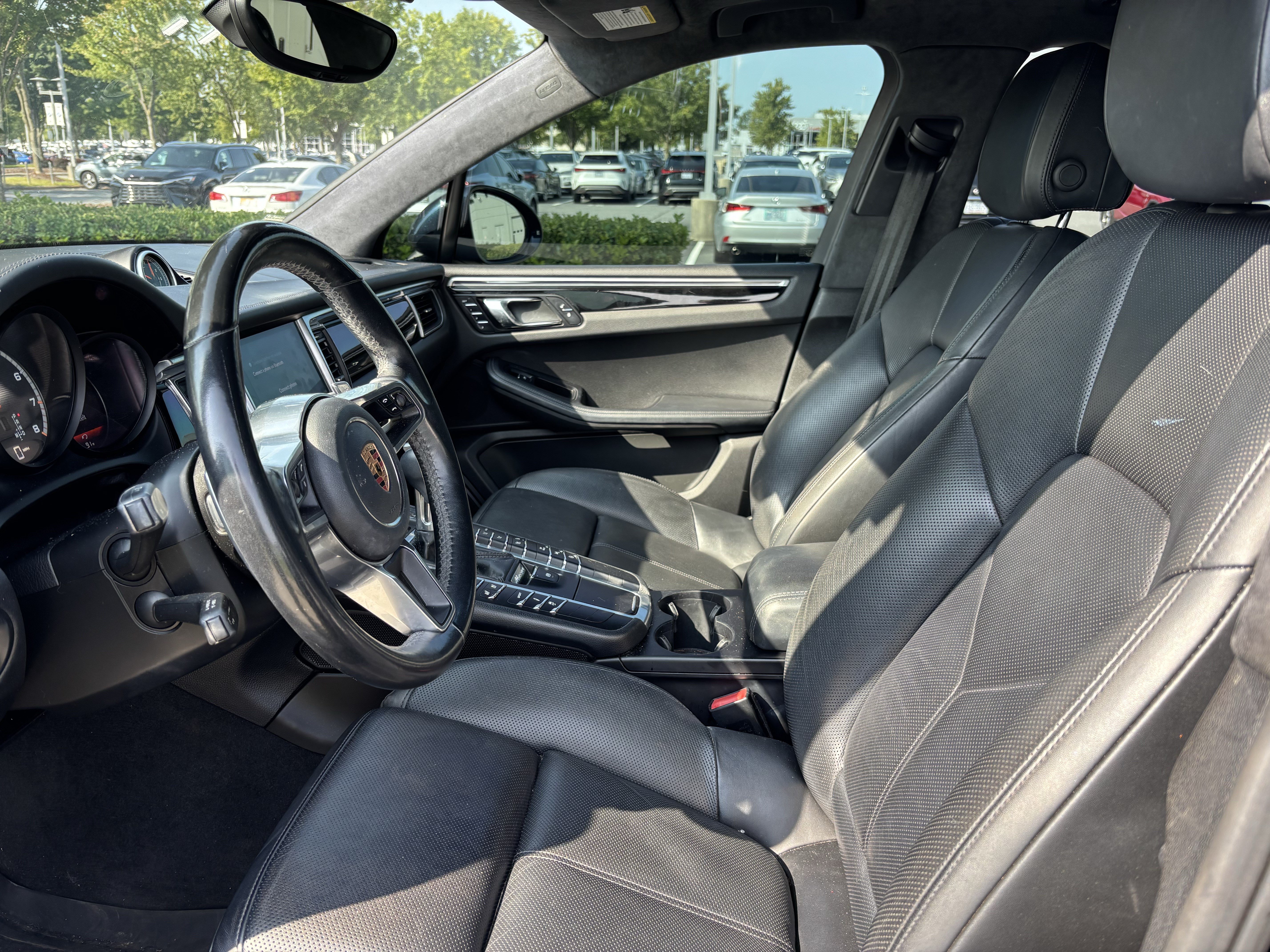 Used 2018 Porsche Macan Turbo AWD/4WD image 16