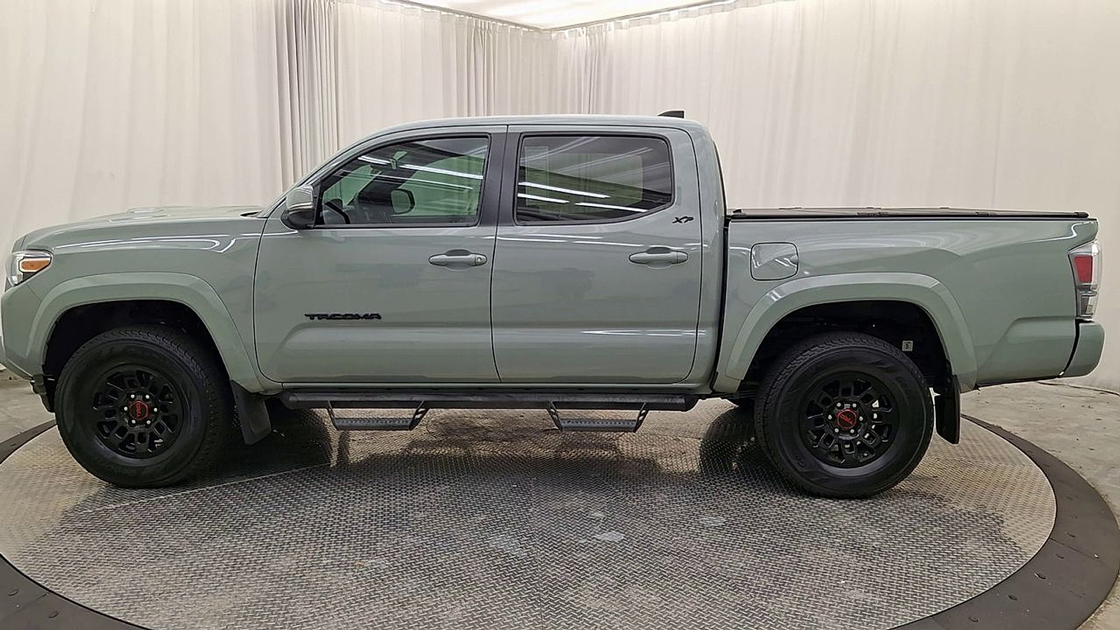 Used 2022 Toyota Tacoma TRD Sport w/ Technology Package AWD/4WD image 12