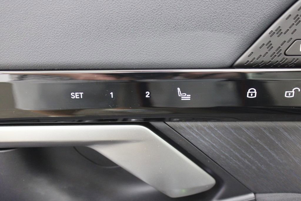 Used 2024 BMW 530i w/ Convenience Package image 18