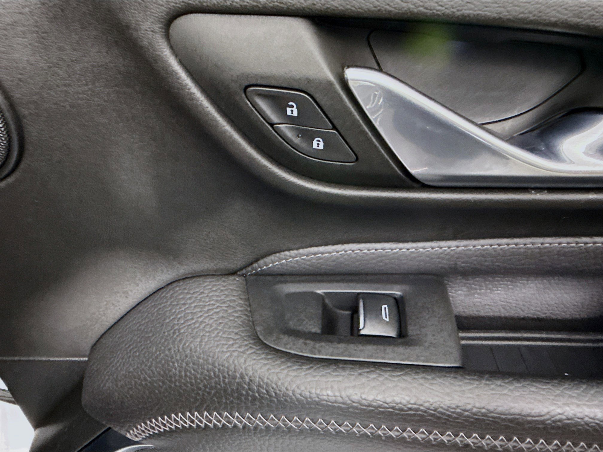 Used 2023 GMC Yukon Denali w/ Denali Reserve Package image 31