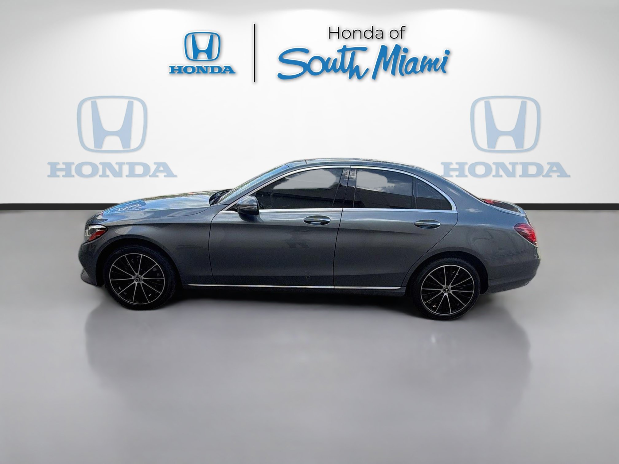 Used 2019 Mercedes-Benz C 300 4MATIC Sedan image 4