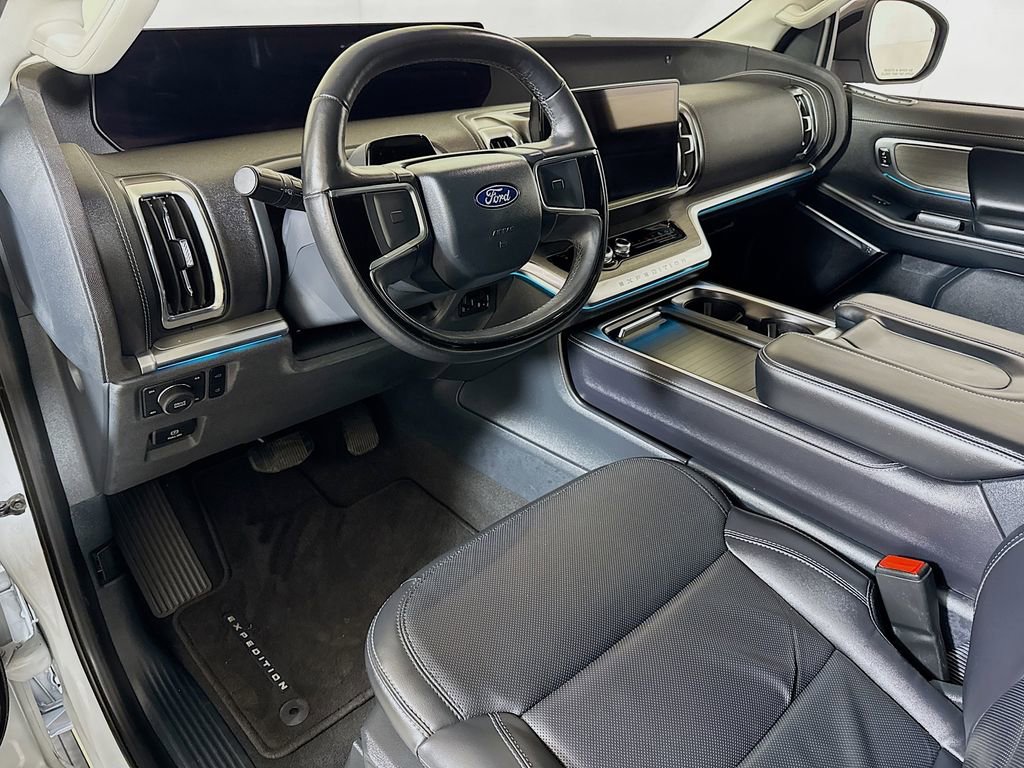 Used 2025 Ford Expedition Platinum AWD/4WD image 7