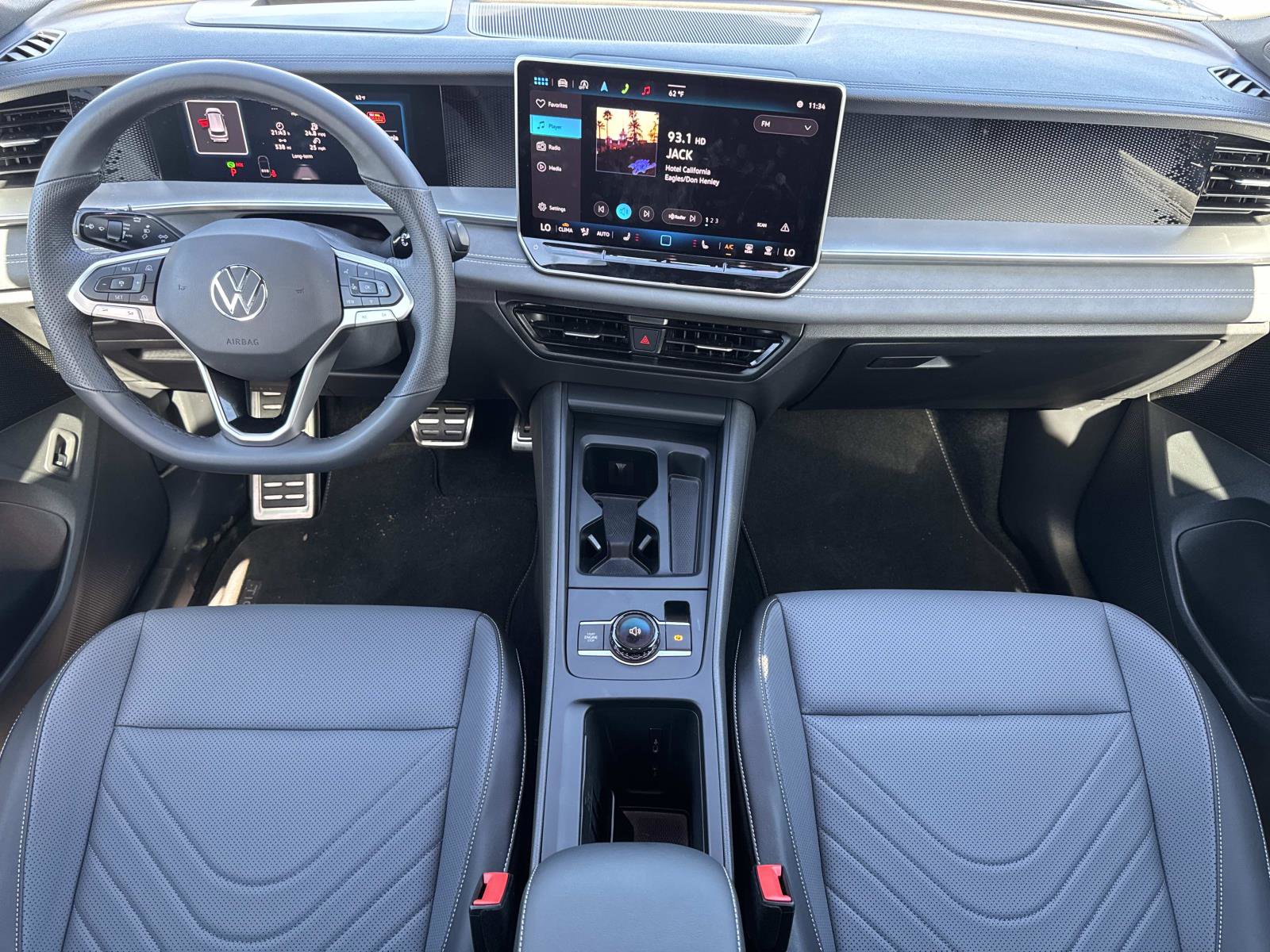 Used 2025 Volkswagen Tiguan SE R-Line image 9