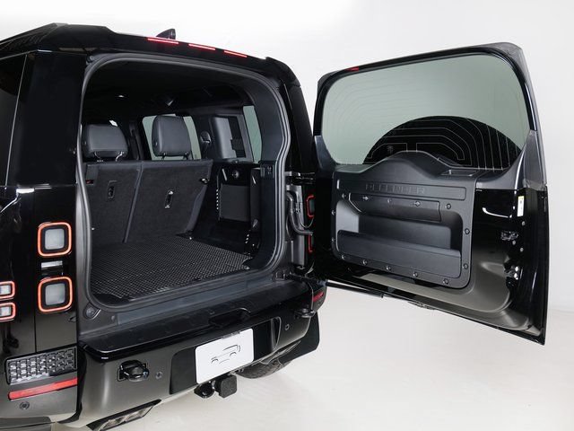 New 2026 Land Rover Defender 110 AWD/4WD image 30