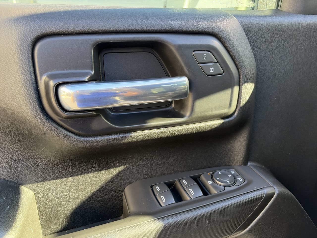 Used 2021 Chevrolet Silverado 1500 Custom Trail Boss w/ LPO, Dark Essentials Package AWD/4WD image 19