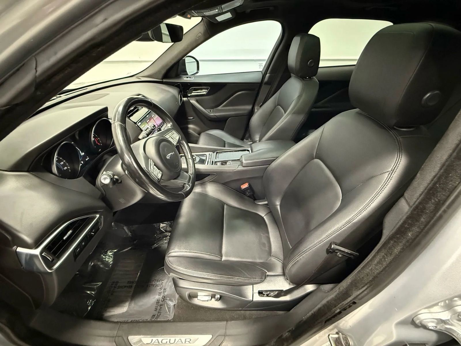 Used 2019 Jaguar F-PACE Premium image 19