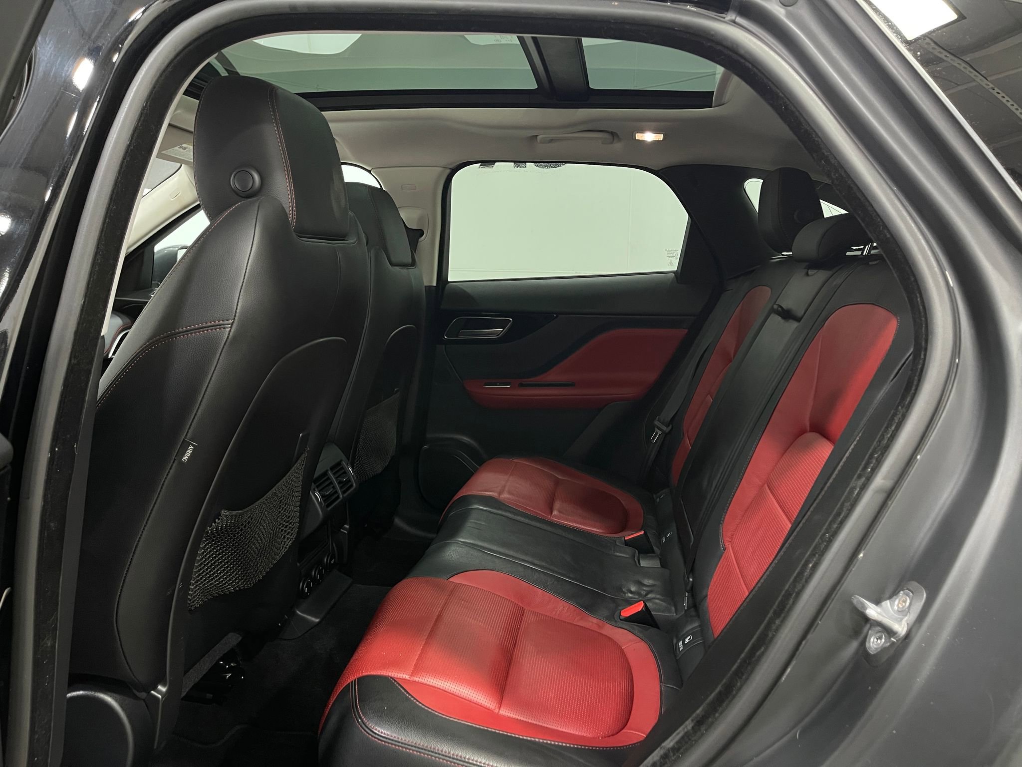 Used 2017 Jaguar F-PACE R-Sport image 29