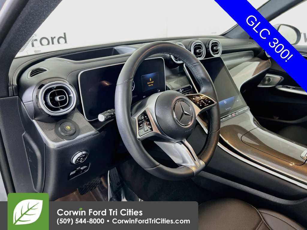 Used 2023 Mercedes-Benz GLC 300 4MATIC image 3