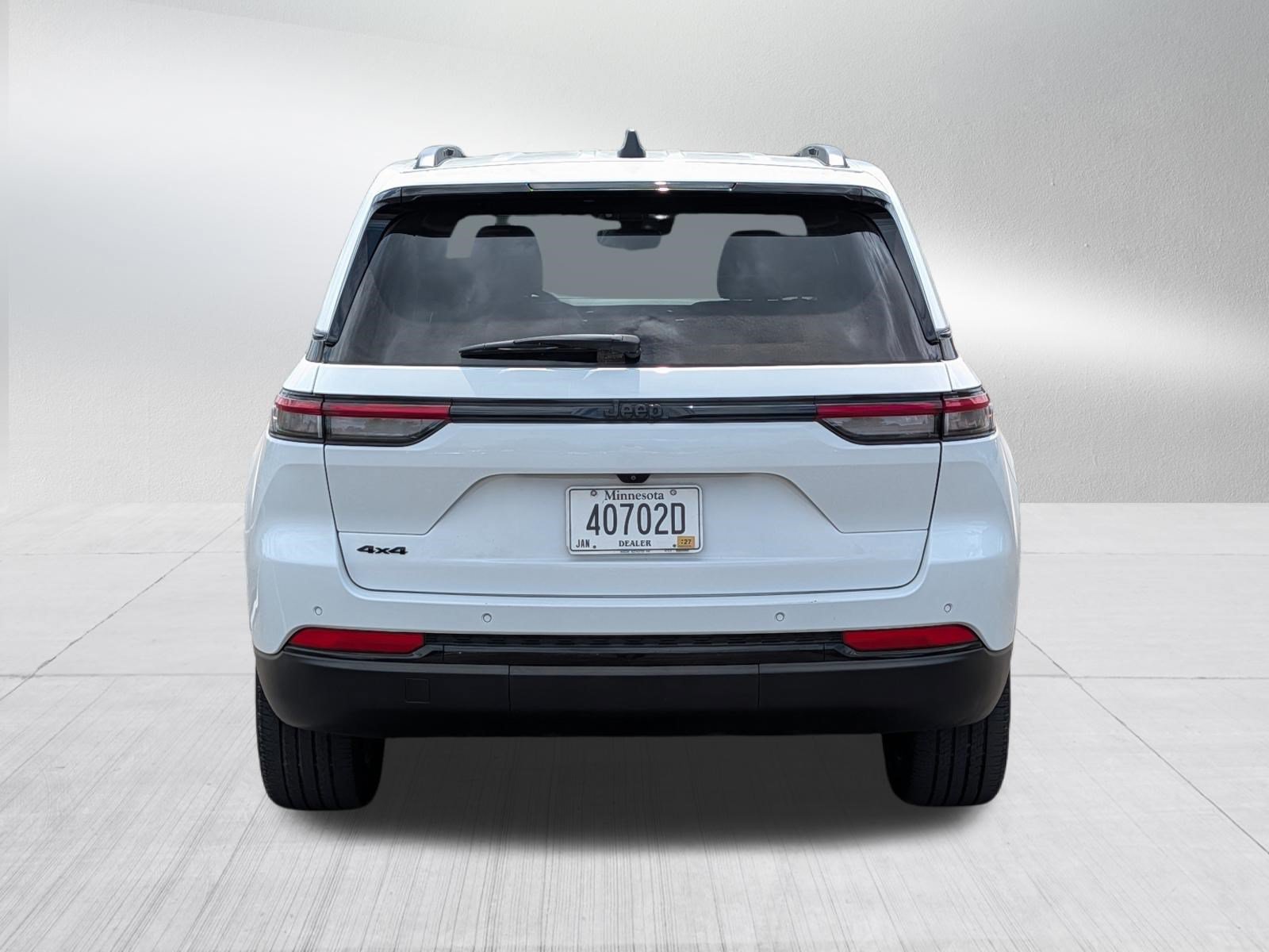 Used 2023 Jeep Grand Cherokee Altitude AWD/4WD image 6