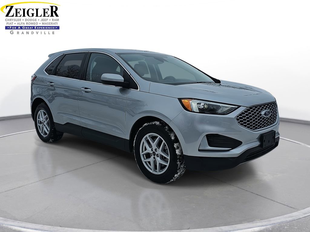 Used 2024 Ford Edge SEL image 3