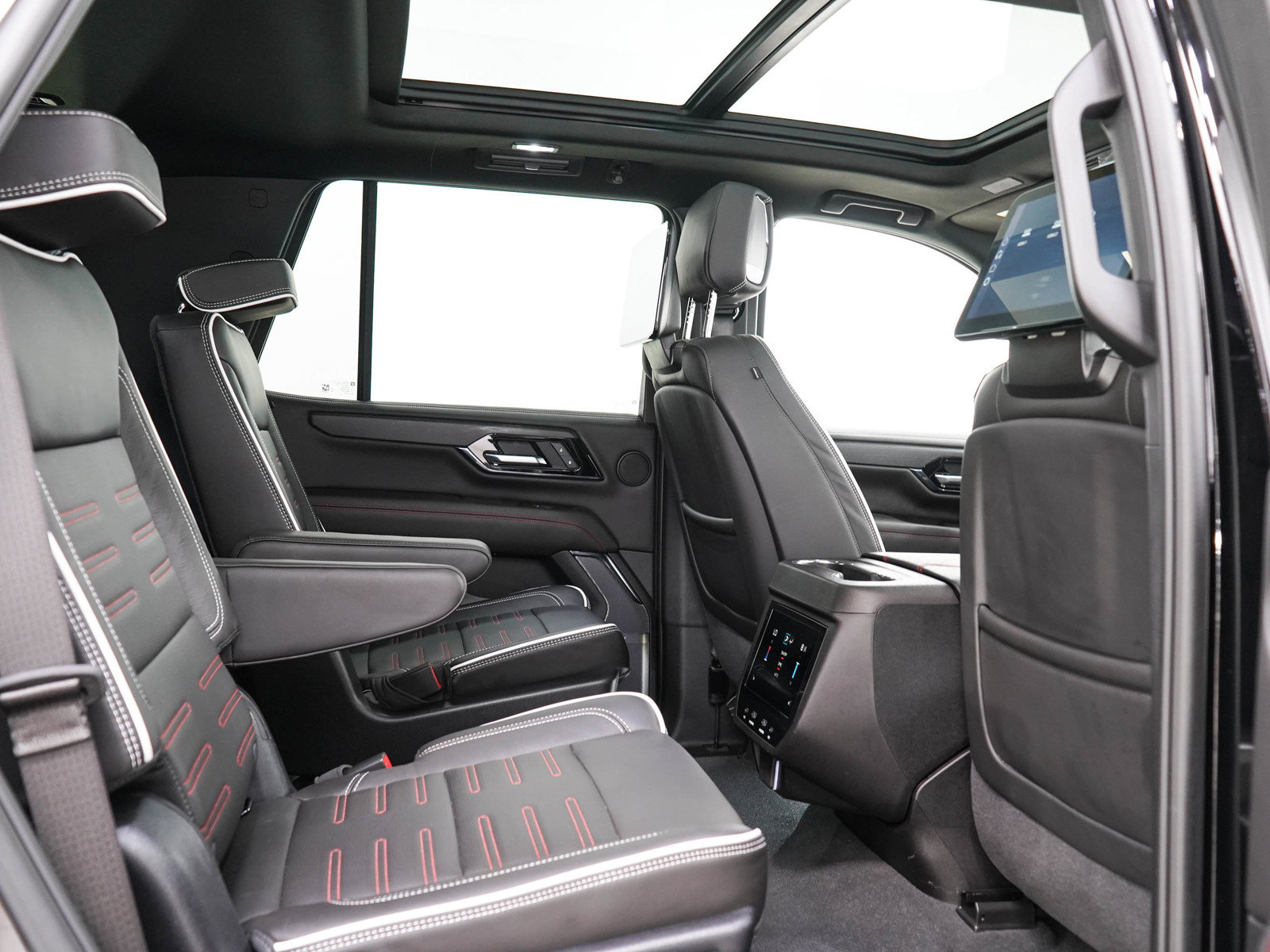 Used 2025 GMC Yukon AT4 Ultimate AWD/4WD image 14