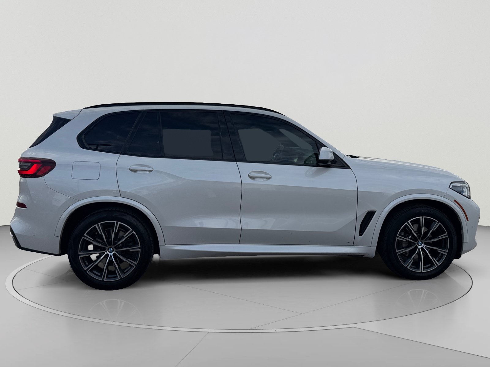 Used 2021 BMW X5 xDrive40i w/ M Sport Package AWD/4WD image 6