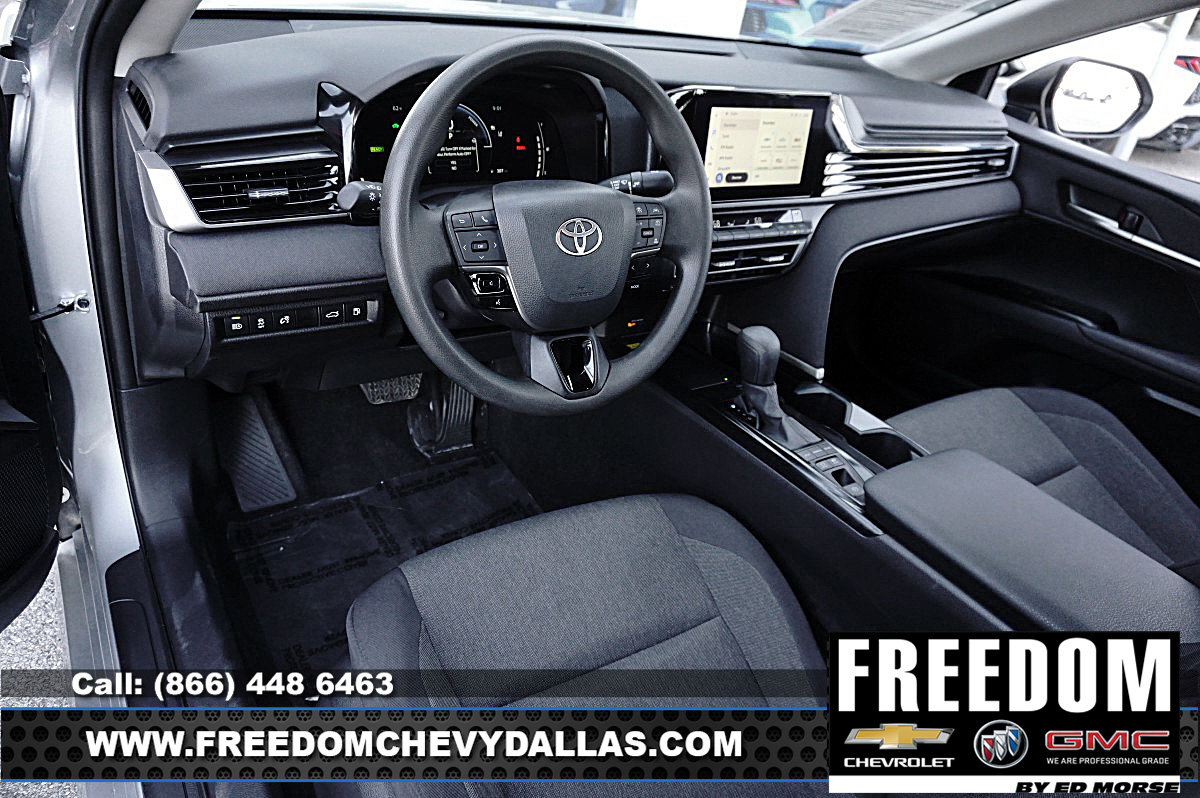 Used 2025 Toyota Camry LE image 6