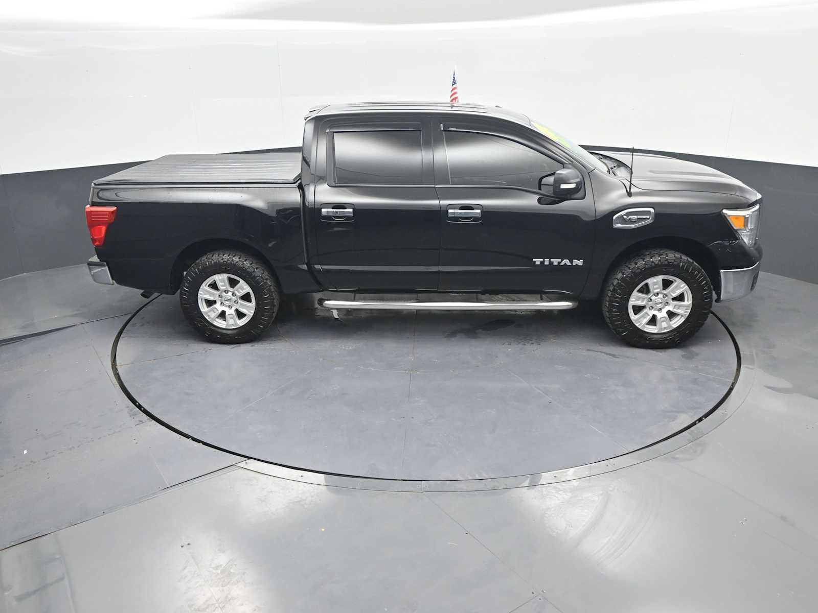 Used 2017 Nissan Titan SV AWD/4WD image 33