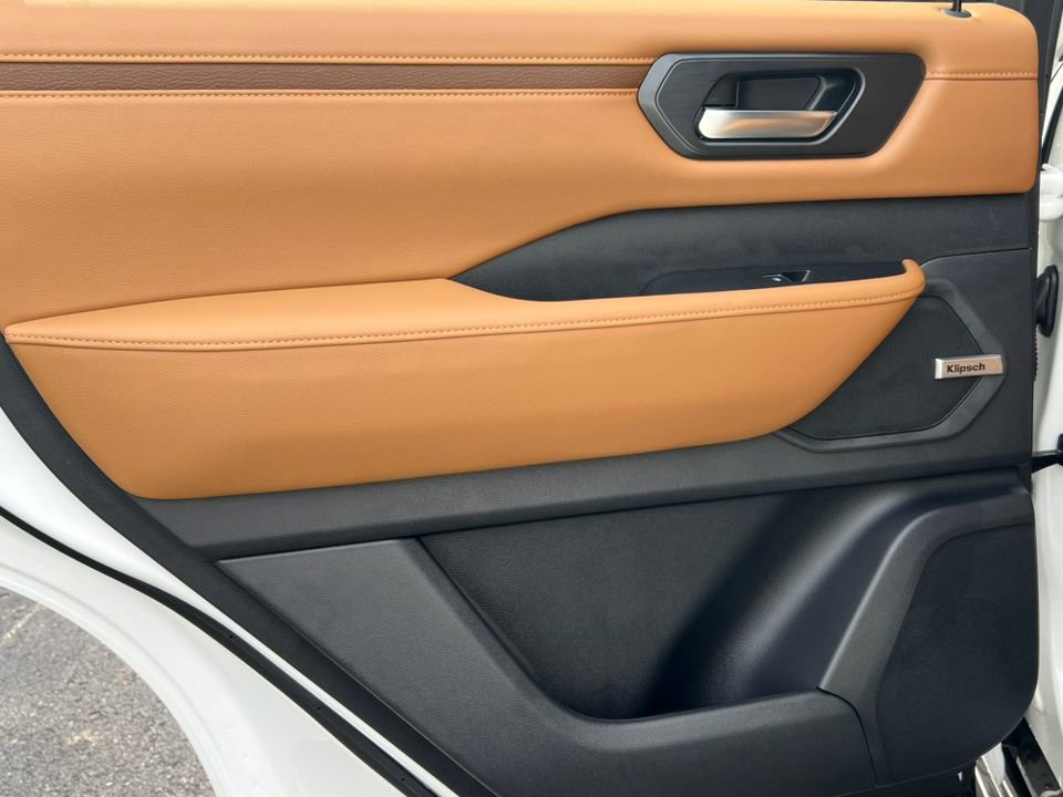 New 2026 Nissan Armada SL w/ Captain's Chari Seat Package image 38