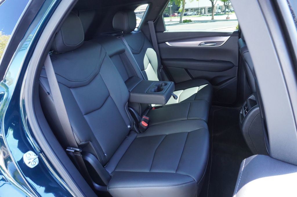Certified 2025 Cadillac XT5 Luxury image 9